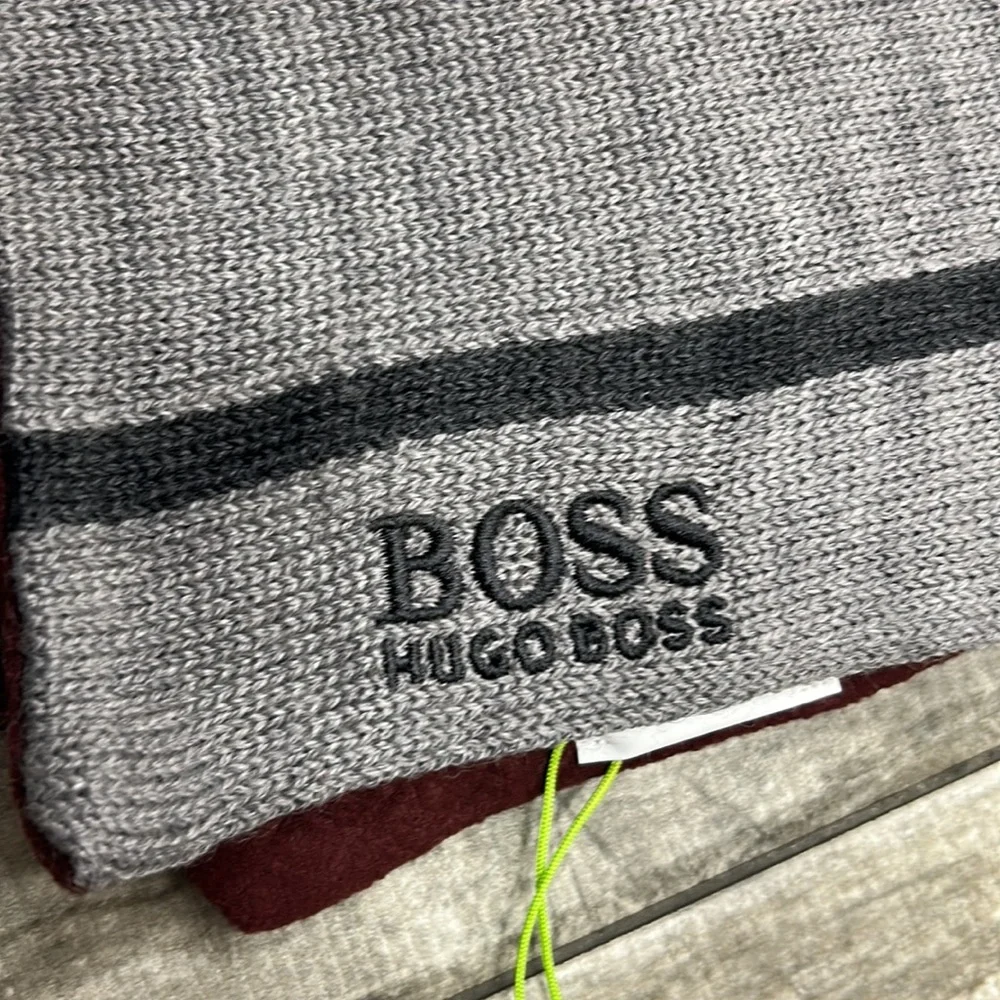 100% Authentic Hugo Boss Scarf Scarves Reversible Grey / Burgundy - NWT